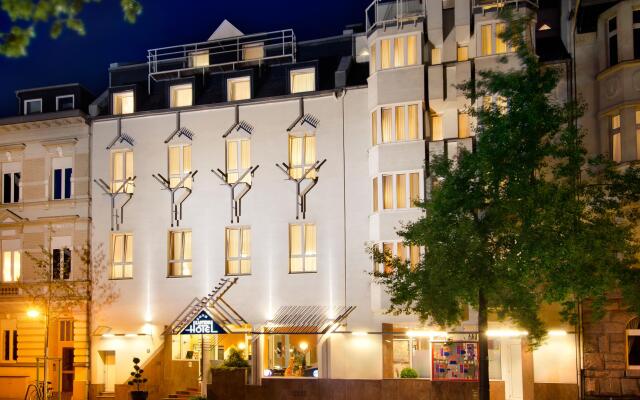 Отель Kastens Hotel Германия, Дюссельдорф - 2 отзыва об отеле, цены и фото номеров - забронировать отель Kastens Hotel онлайн вид на фасад