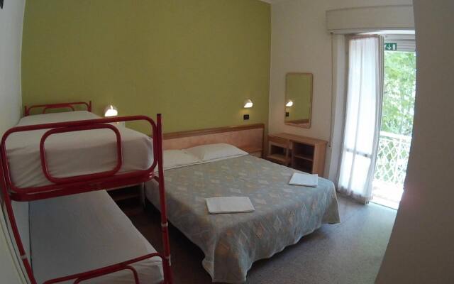 Jammin' Rimini Backpackers Hotel комната для гостей
