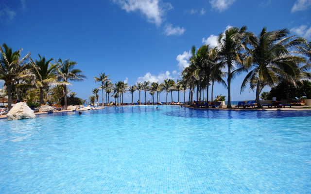 Oasis Cancun Lite