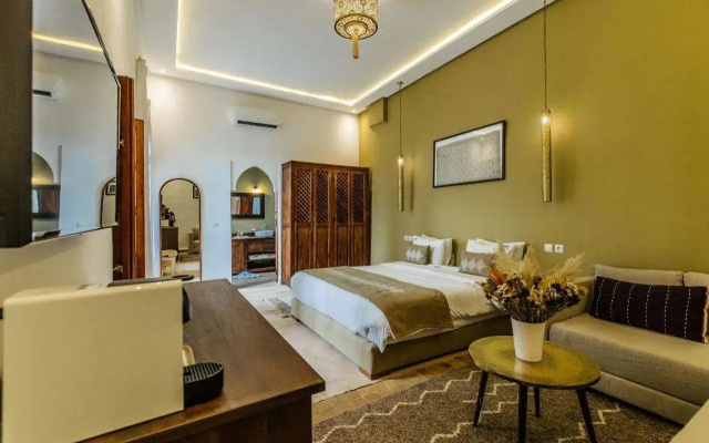 Riad NayaNour