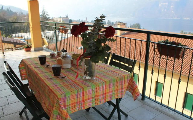 Balcony Lake View Apartment