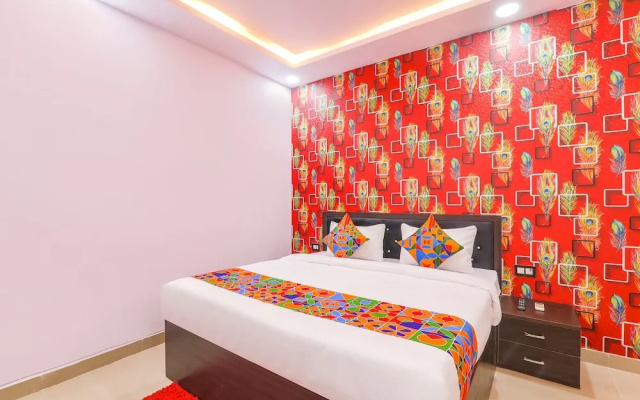 Fabhotel Paras