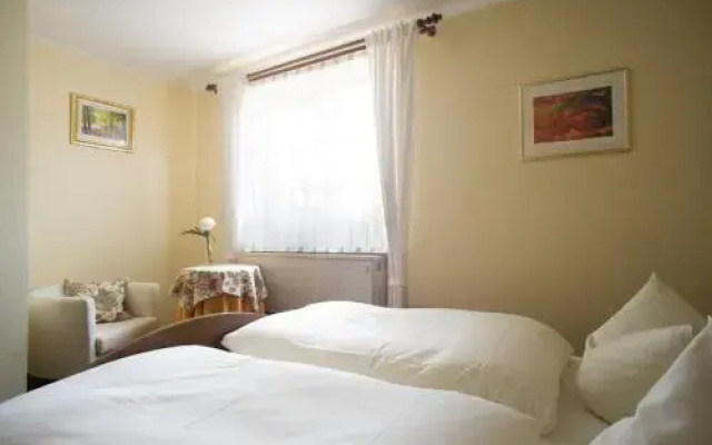 Landhotel Lutz UG