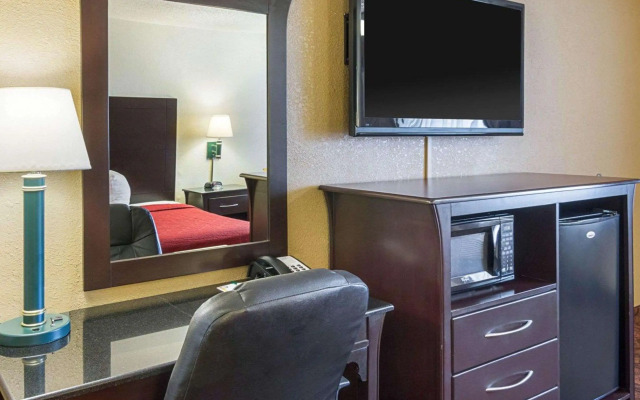 Quality Inn Magnolia