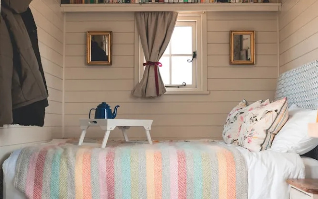 Dog Friendly Shepherd's Hut, Perfect for Couples