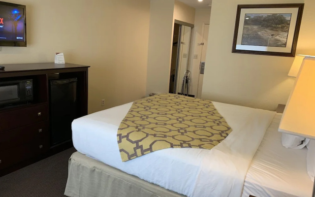 Baymont Inn & Suites Jefferson City