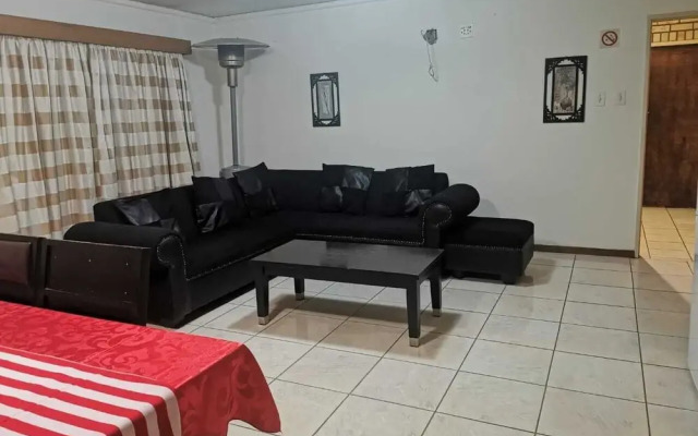 Room-charming Tshwane B&B With Secure En
