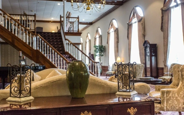 The Colonial Hotel