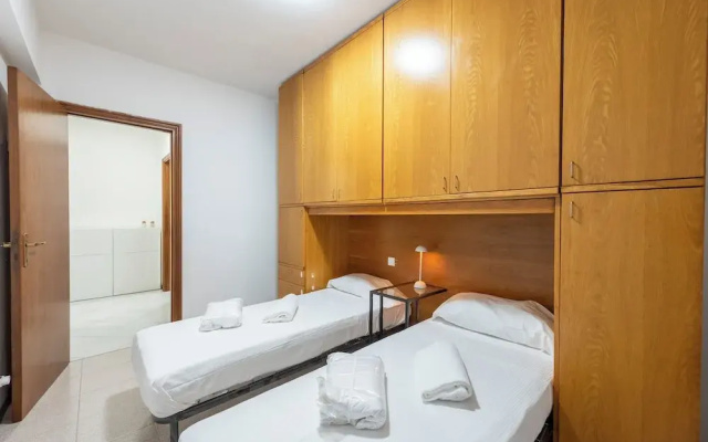 Charming 2-bed flat  balcony & parking