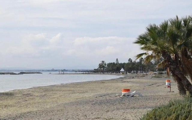 Sandy Beach Apartment 13