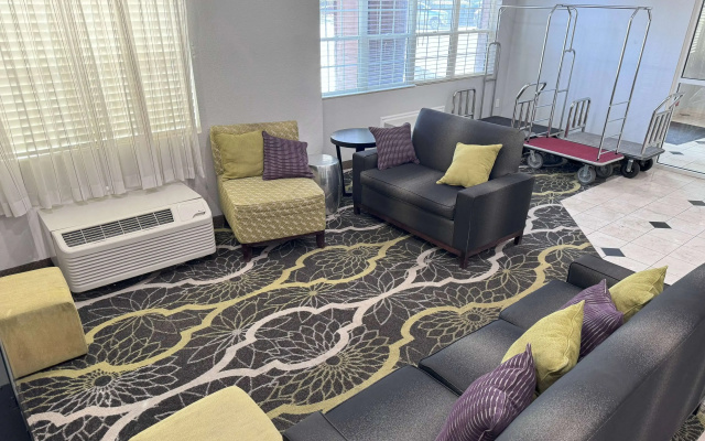 La Quinta Inn & Suites by Wyndham Tulare