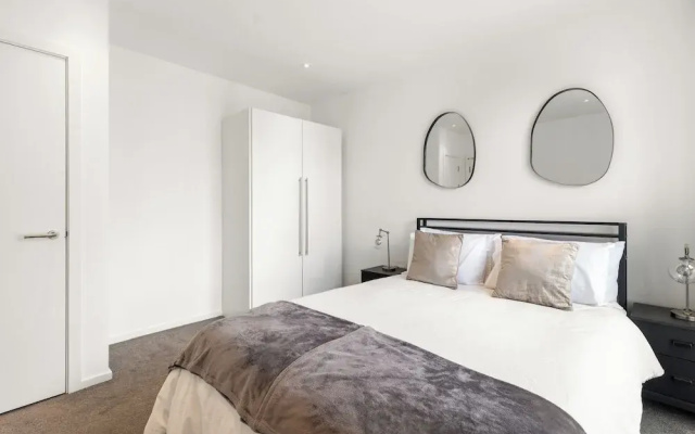 2 Bed-sleeps 4-balcony-family Friendly