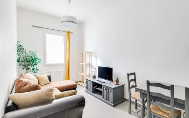 Bright Apartment Near Parc DU 26è Centenaire
