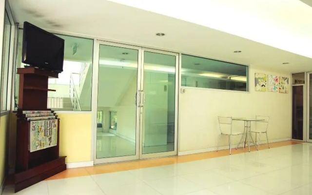 OYO 274 Meesook Residence