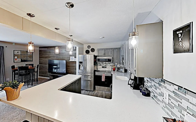 933scdue 3 Bedroom Condo