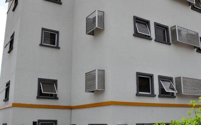 Travel House Budget Hotel, Ibadan вид на фасад