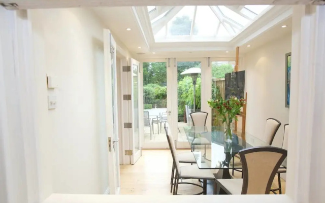 Modern 2-bed Flat in Clapham With Large Garden