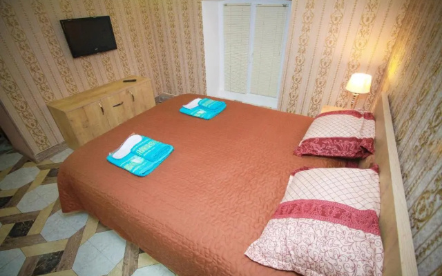 Old Tbilisi Located Appt In 19Th Century House