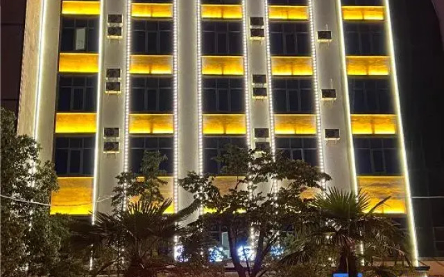 Xinyinlou Hotel (Xuanwei Station)