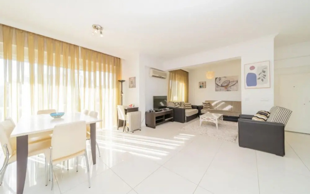 Vibrant Flat With Shared Pool in Belek