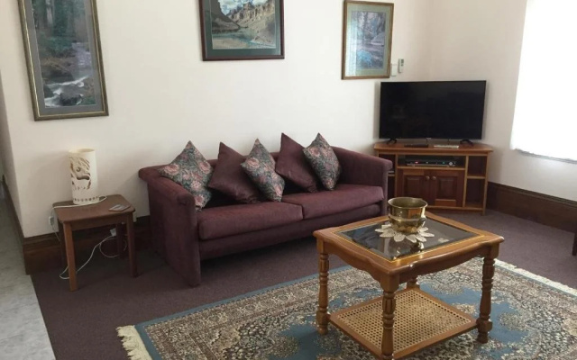 Aarn House B&B Airport Accommodation