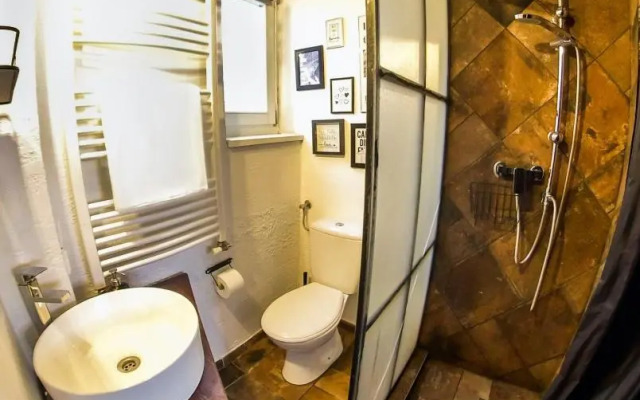 Rustic flat with perfect location (city center)