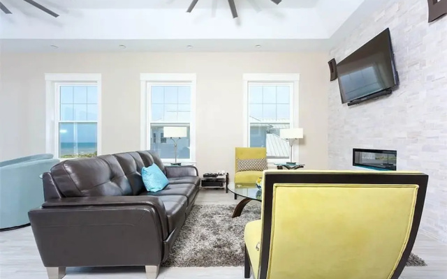 Hawks Cove - Six Bedroom Home
