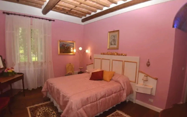 Villa in Uzzano With Private Pool & Garden
