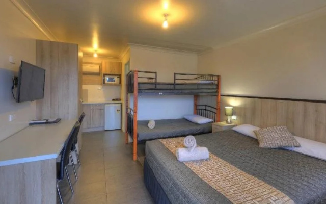 Starline Motor Inn
