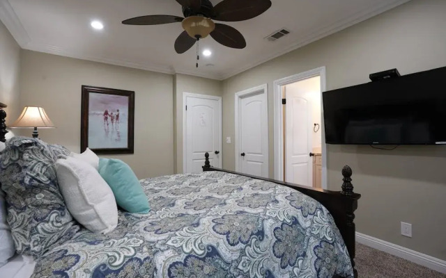Highly Upgraded, 5 Bed, 4.5 ba, New Pool W/jacuzzi, 1/2 Mile Walk to Disney
