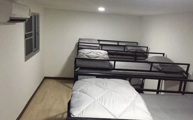KruDam Gym Hostel