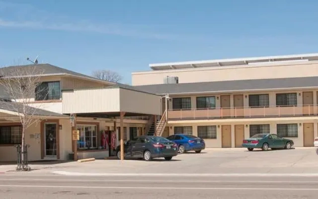 Esquire Inn