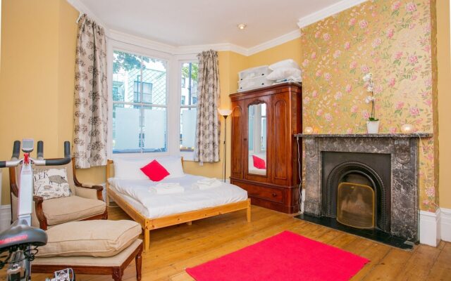 Отель 1 Bedroom Flat in Highbury комната для гостей