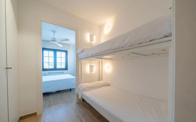 Laia in L'Escala with 2 bedrooms and 1 bathrooms