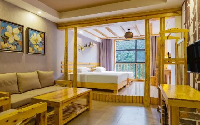 Shennongjia Xiangyunlou Forest Homestay