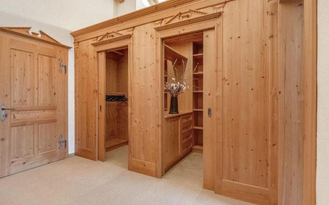 Exclusive Tyrolean Chalet Near Ski Lifts