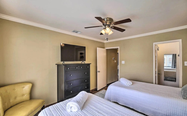 Private Pool: Charming Townhome 5 Mi to Nrg!