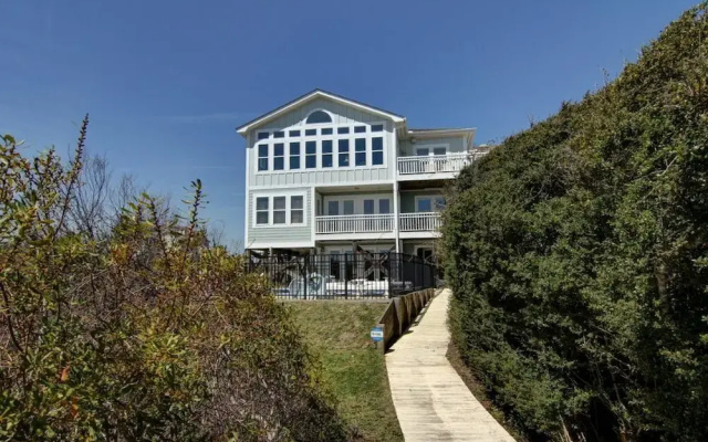 Dune Escape 5 Bedroom Home by RedAwning
