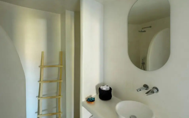 Ryolithos Suites