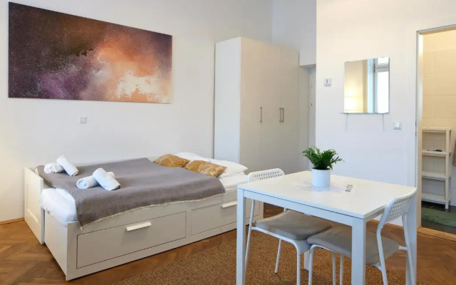 Nice Studio Close To Metro III (Adults Only)