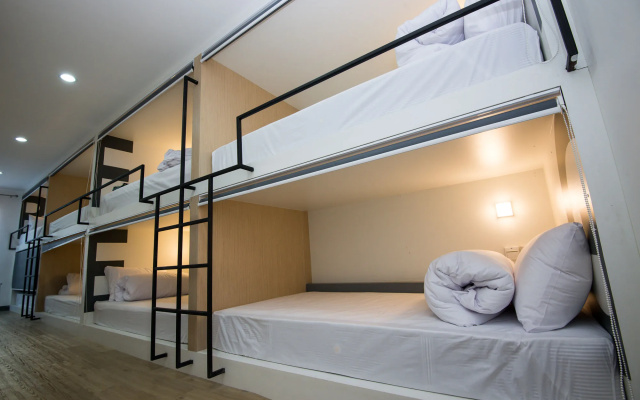 MonkeyNap Hostel