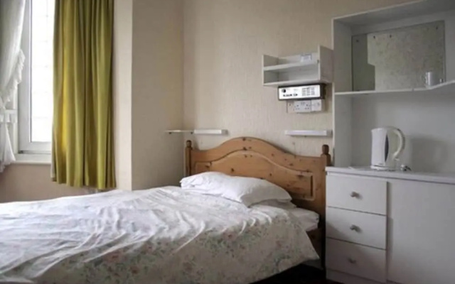 Oyo The Chatsworth Hotel