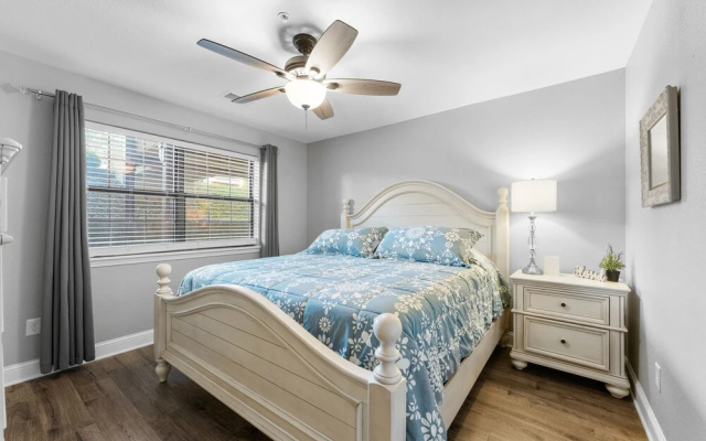 Swanky Sanctuary 2 Bedroom Condo by RedAwning