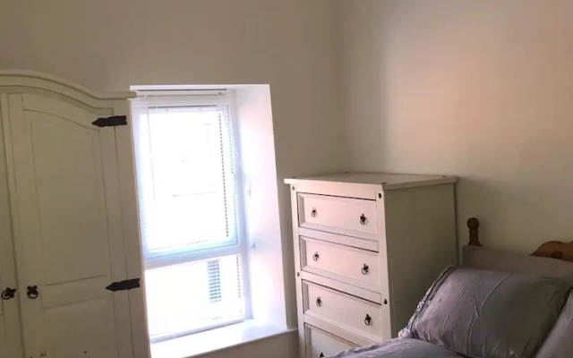Newly refurbished 3 Bed House Near City