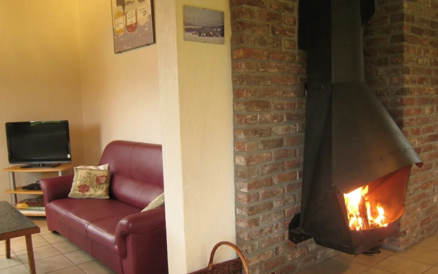 Spacious Holiday Home near Forest