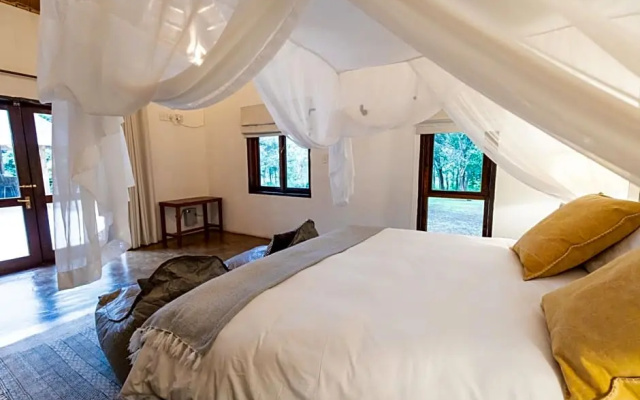 Kingly Bush Villa