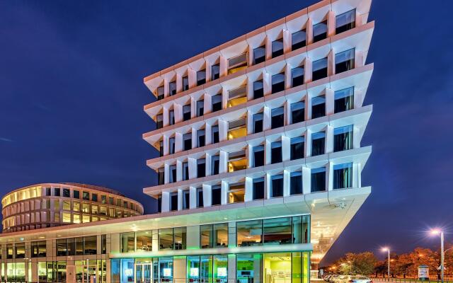 Sound Garden Hotel Airport вид на фасад