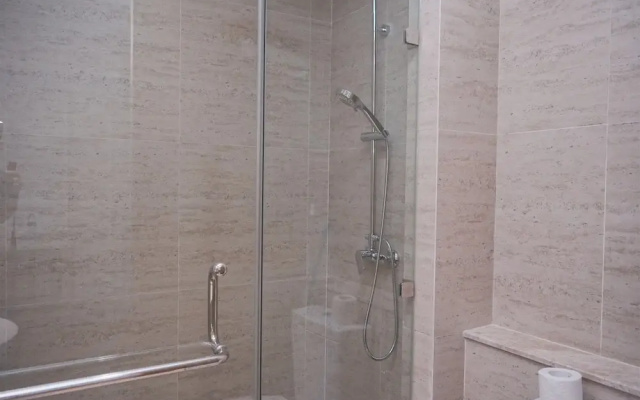 Cozy Living 2Br At Gold Coast Apartment