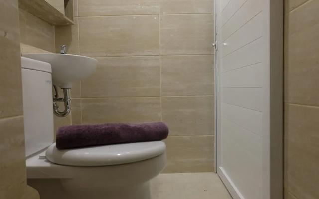 Brand New Compact Modern Studio Springwood Apartment