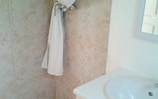 Chalet With 2 Bedrooms In Poussan With Enclosed Garden